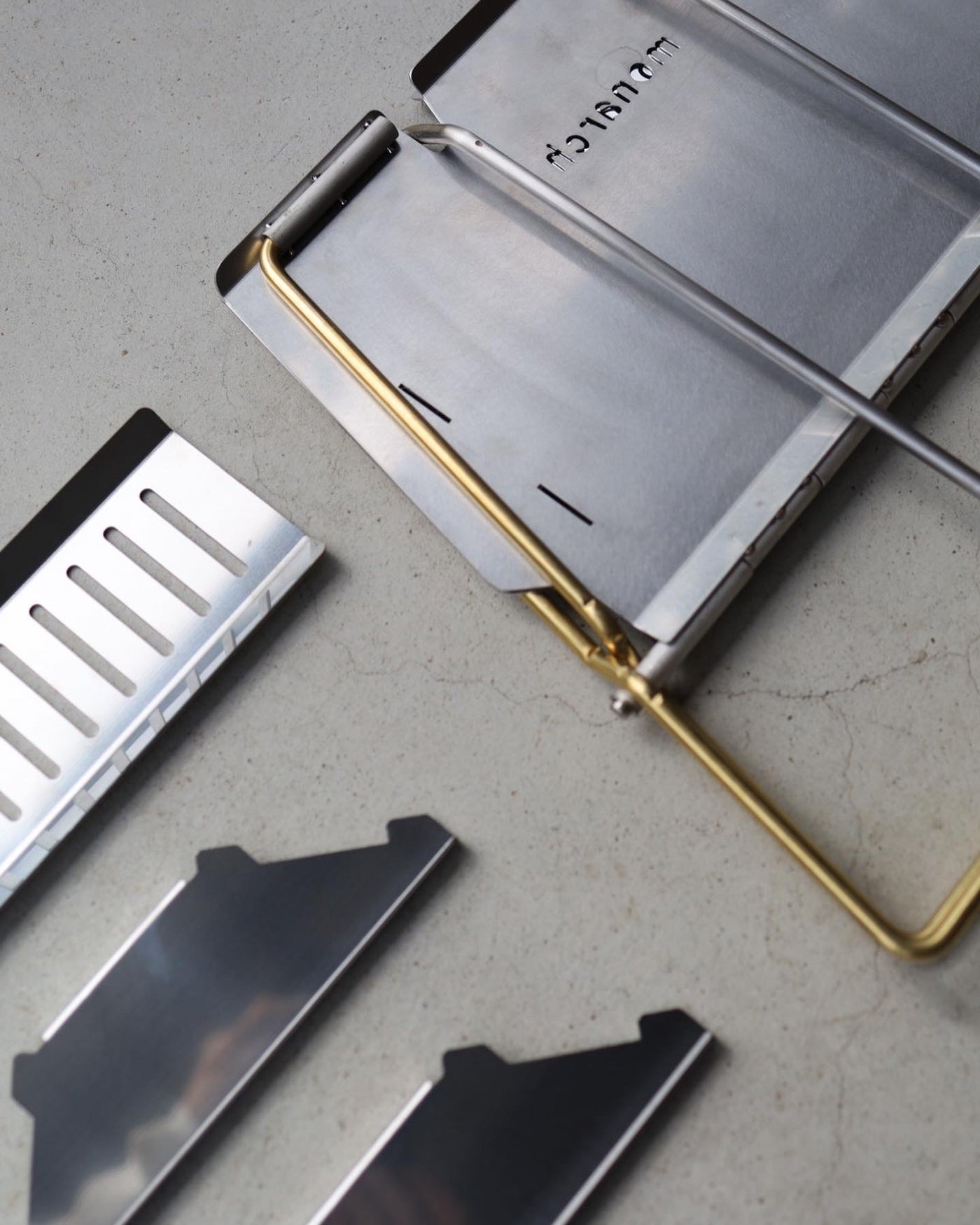 金属製(真鍮製)四角形 焚き火台 象の持ち手 IMG_7577_1000x.jpg?v=1665801853