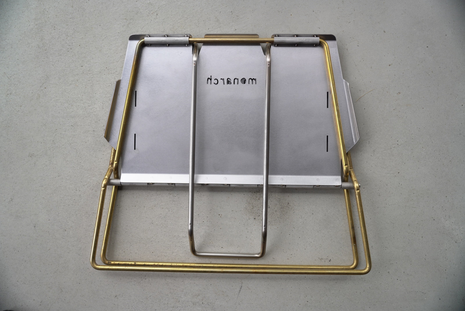 monarch fire base 真鍮×ステンレスのワンタッチ焚き火台 – monarch works